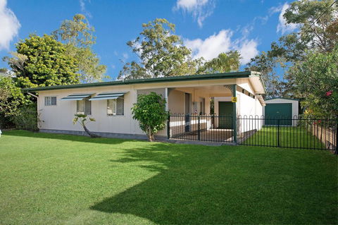 Lowset, Pet Friendly Cottage - Sunset Ave, Bongaree - Accommodation Sunshine Coast 0