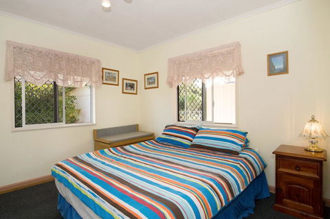 Lowset, Pet Friendly Cottage - Sunset Ave, Bongaree - Accommodation Sunshine Coast 15