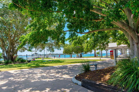 Lowset, Pet Friendly Cottage - Sunset Ave, Bongaree - Accommodation Sunshine Coast 3