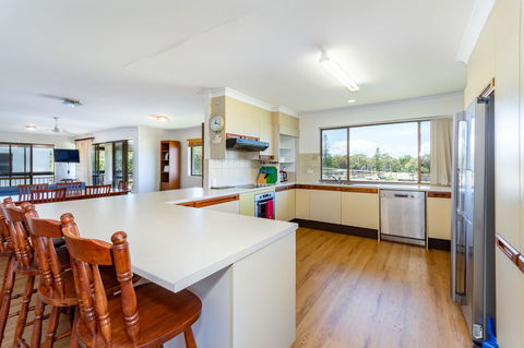 Spacious Unit Overlooking Moreton Bay - Boyd St, Woorim - Accommodation Sunshine Coast 8