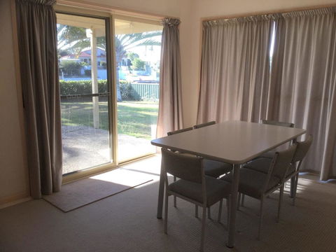 Private Canal Duplex With Pontoon - Oleander Drive, Bongaree - Accommodation Sunshine Coast 9