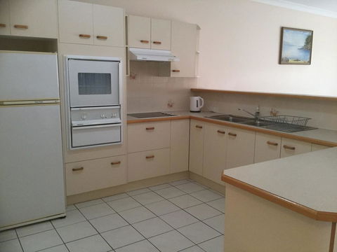 Private Canal Duplex With Pontoon - Oleander Drive, Bongaree - Accommodation Sunshine Coast 6