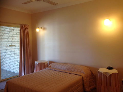 Private Canal Duplex With Pontoon - Oleander Drive, Bongaree - Accommodation Sunshine Coast 11