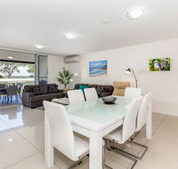 First Floor Air Conditioned Free Wi-Fi - Accommodation Sunshine Coast
