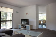 Close to Surf Beach Surf Club Hotel and Shops - Boyd St Woorim