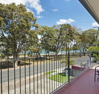First floor unit close to shops park and waterfront - Accommodation Sunshine Coast