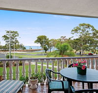 Huge top floor unit across the road....Waterfront - Accommodation Sunshine Coast