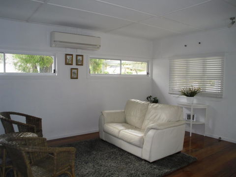 Hampton Cottage- Delightful Cottage Bring Your Dog! - Accommodation Sunshine Coast 10