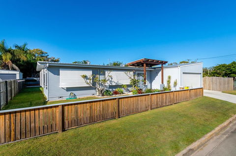 Fabulous Family Destination In Paradise Parade, Bongaree - Accommodation Sunshine Coast 0