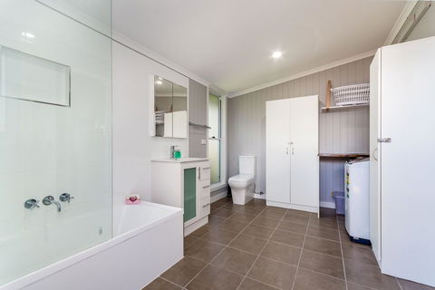 Fabulous Family Destination In Paradise Parade, Bongaree - Accommodation Sunshine Coast 16