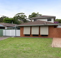 'Willows At The Bay' 111 Horace St - Large House with Aircon WIFI and Boat Parking. - Accommodation Sunshine Coast