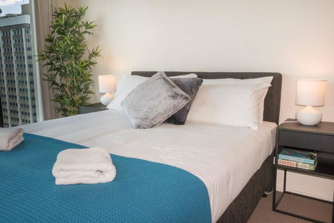 1 Bedroom Studio Apartment Near Eagle Street - Accommodation Sunshine Coast 1