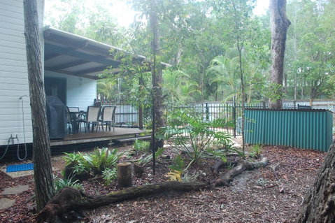 1 Naiad Court - Lowset Family Home With Swimming Pool And Covered Deck. Pet Friendly - Accommodation Sunshine Coast 2