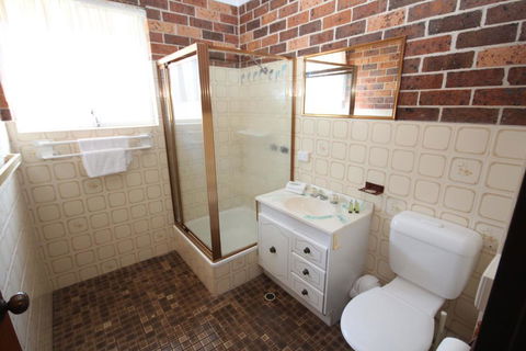 1/2 Brunswick Avenue - Accommodation Sunshine Coast 3