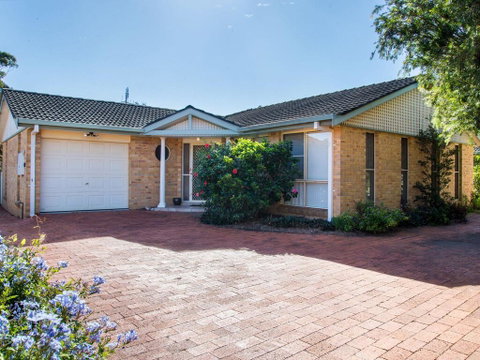 1/4 Huntly Close - Accommodation Sunshine Coast 0