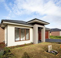 109 Cozy Cranbourne Family House 5Bed2Bath2Parking - Accommodation Sunshine Coast