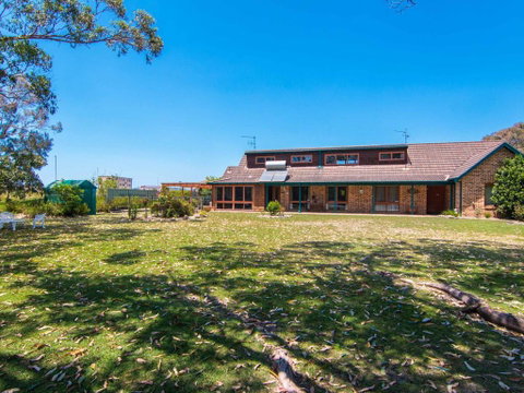 11 Bay Street - Waterfront Holiday - Accommodation Sunshine Coast 1