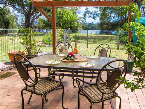 11 Bay Street - Waterfront Holiday - Accommodation Sunshine Coast 0