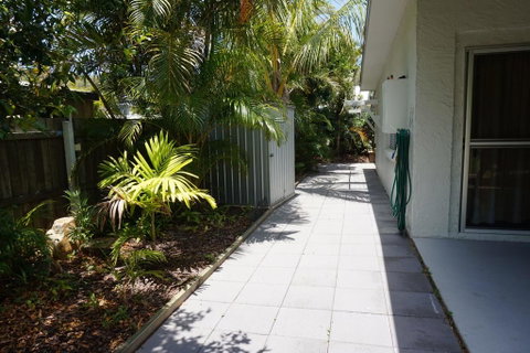 11 Bomburra Court - Rainbow Beach, Comfortable Beach House, Plenty Of Boat Parking - Accommodation Sunshine Coast 3