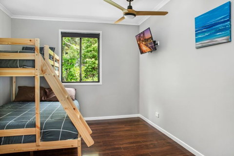 11 Naiad Court - Rainbow Shores, Fantastic Family Retreat, Swimming Pool, 200m To Beach, Free Wi-Fi - Accommodation Sunshine Coast 1