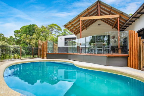 11 Naiad Court - Rainbow Shores, Fantastic Family Retreat, Swimming Pool, 200m To Beach, Free Wi-Fi - Accommodation Sunshine Coast 2