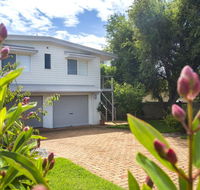 11 Riley St - Stylishly Modern - Accommodation Sunshine Coast