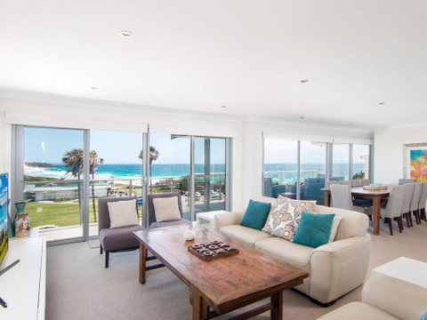 12 Cliff Road - Accommodation Sunshine Coast 0