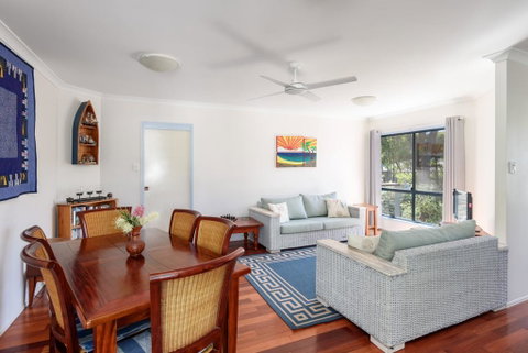 12 Ibis Court - Highset Beach House With Natural Bushland Gardens And Covered Decks - Accommodation Sunshine Coast 3