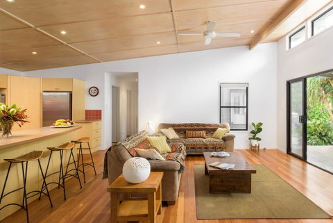 12 Naiad Court- Pool, Sleeps 8, Close To Beach - Accommodation Sunshine Coast 3
