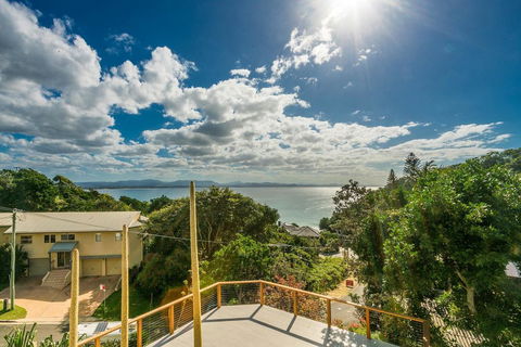 13 Brownell Drive Wategos Beach - Beach House - Accommodation Sunshine Coast 0