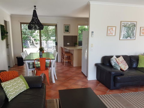 13 Coora Court - Sleeps 6, Pool, Air Con, Pets - Accommodation Sunshine Coast 1