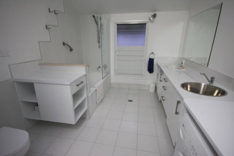 15 Belle Court - Modern, Architect Designed, Open Plan Holiday Home With Outdoor Shower - Accommodation Sunshine Coast 2