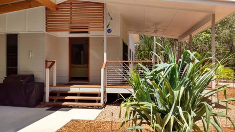 15 Esprit Drive - Rainbow Shores, Gorgeous, Modern Beach House - Accommodation Sunshine Coast 1