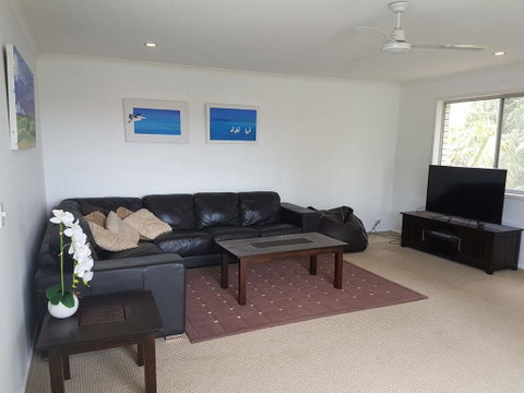 15 Larapinta Court - Family Home With Swimming Pool In A Quiet Street And Central Location Close To CBD - Accommodation Sunshine Coast 1