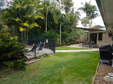15 Larapinta Court - Family Home With Swimming Pool In A Quiet Street And Central Location Close To CBD - Accommodation Sunshine Coast 3
