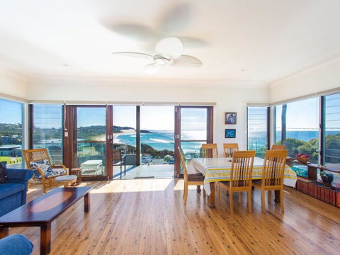 18 Cliff Road - Accommodation Sunshine Coast 0