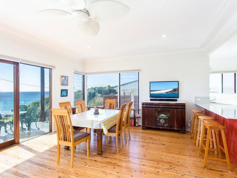 18 Cliff Road - Accommodation Sunshine Coast 2
