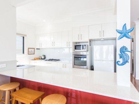 18 Cliff Road - Accommodation Sunshine Coast 3