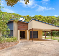 18 Naiad Court - Rainbow Shores Modern Beach House Walk to Beach - Accommodation Sunshine Coast