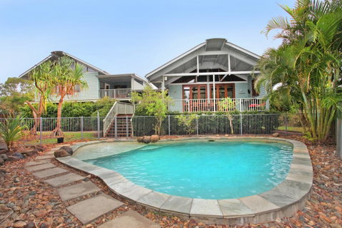 18 Northbeach Place, Mudjimba Beach - Pet Friendly, Linen Included, WIFI - Accommodation Sunshine Coast 1