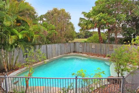 18 Northbeach Place, Mudjimba Beach - Pet Friendly, Linen Included, WIFI - Accommodation Sunshine Coast 2
