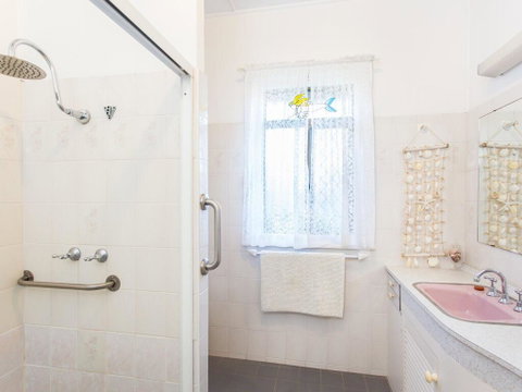 19 Lincoln Street - Accommodation Sunshine Coast 3