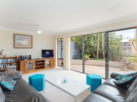 2 'Peninsula Waters' - Three Bedroom Unit With Spacious Private Courtyard & WIFI - Accommodation Sunshine Coast 3