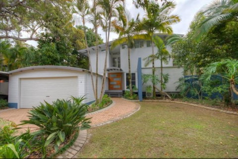2 Satinwood Drive - Rainbow Shores, Executive Level Beach House, Pool, Walk To Beach - Accommodation Sunshine Coast 0