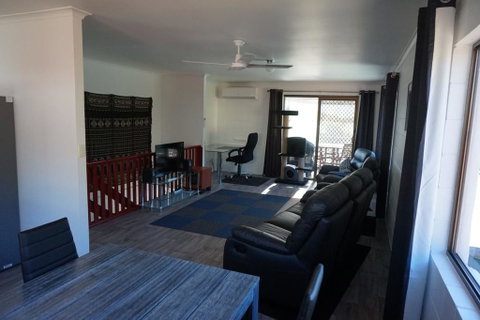 2-29 Rumbalara Avenue - Rainbow Beach, Bring Your Dog Or Your Cat Or Bring Both, Free Wi-Fi - Accommodation Sunshine Coast 0