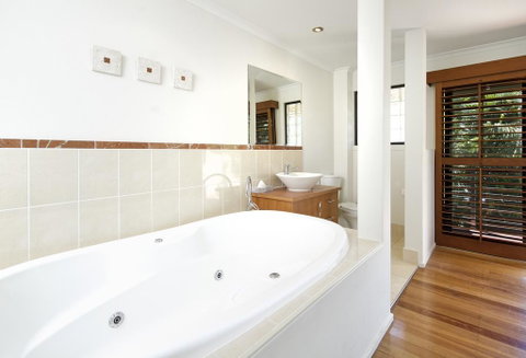 2/61 Noosa Parade - Accommodation Sunshine Coast 2