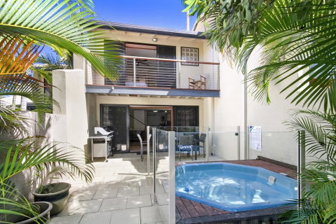 2/61 Noosa Parade - Accommodation Sunshine Coast 0