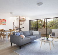 20 Booneroo - Walk To The Beach - Accommodation Sunshine Coast