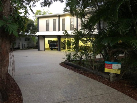 25 Naiad Court - Rainbow Shores, The Ultimate Beachside Executive Property, Air Conditioned - Accommodation Sunshine Coast 0
