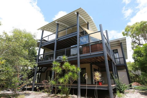 25 Naiad Court - Rainbow Shores, The Ultimate Beachside Executive Property, Air Conditioned - Accommodation Sunshine Coast 3